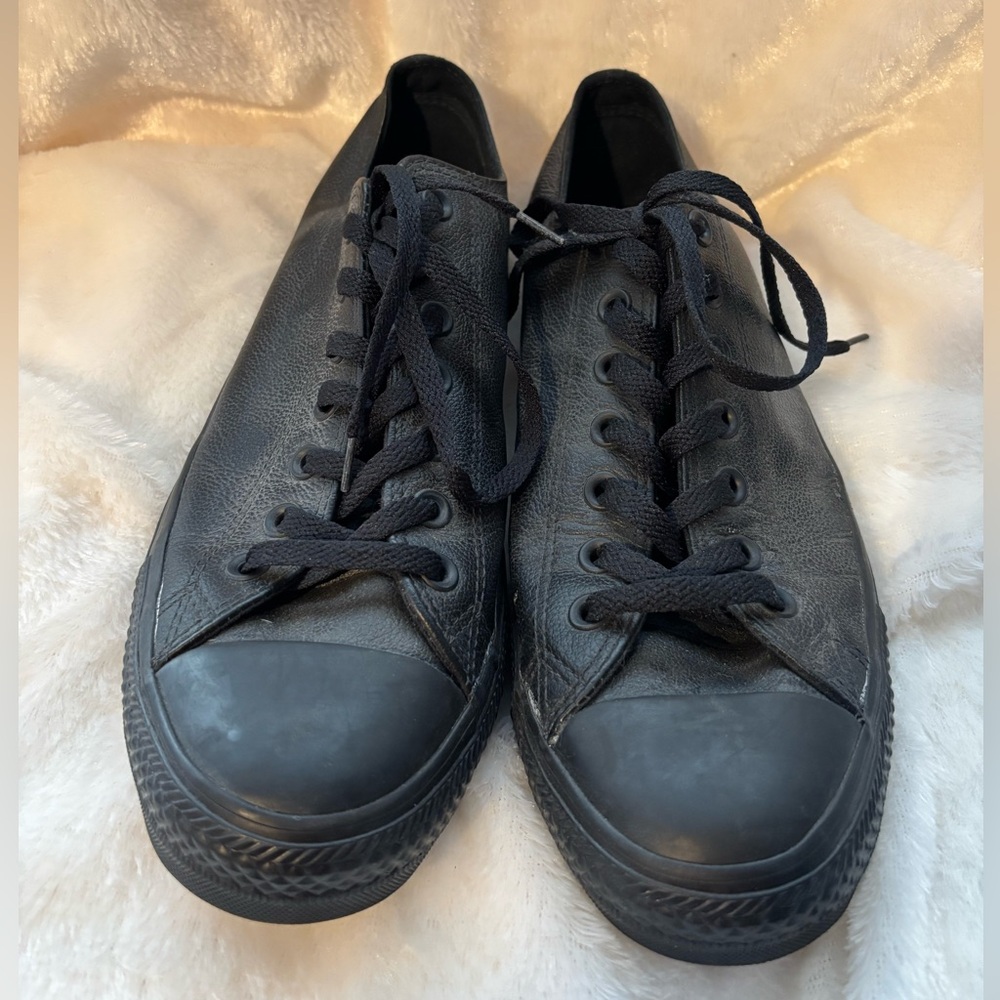 Chuck Taylor All Star Leather Unisex Low Top Sneakers size 9.5 - Picture 2 of 7